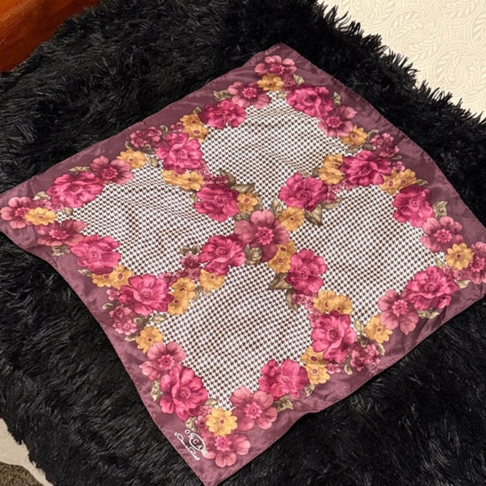 Oscar de la Renta Pink Floral Accessory